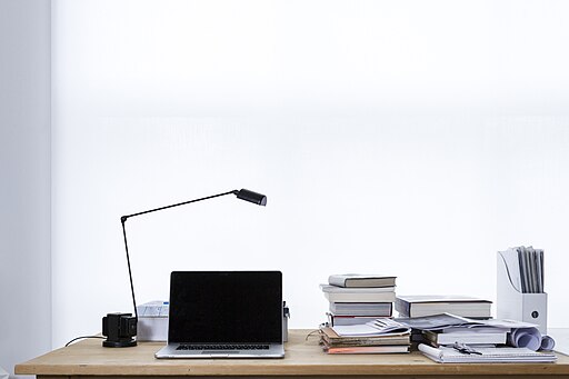 https://commons.wikimedia.org/wiki/File:Laptop_on_desk_book_stacks_(Unsplash).jpg